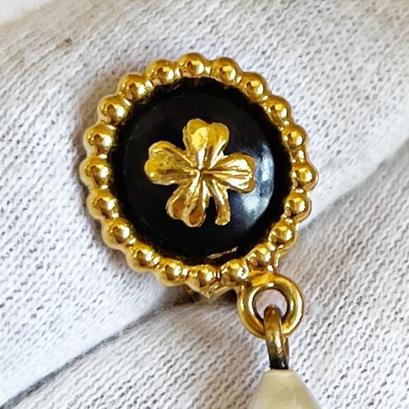 CHANEL Vintage 80s Clover Enamel Faux Pearl Clip On Earrings Collection 26 COA - Picture 6 of 12